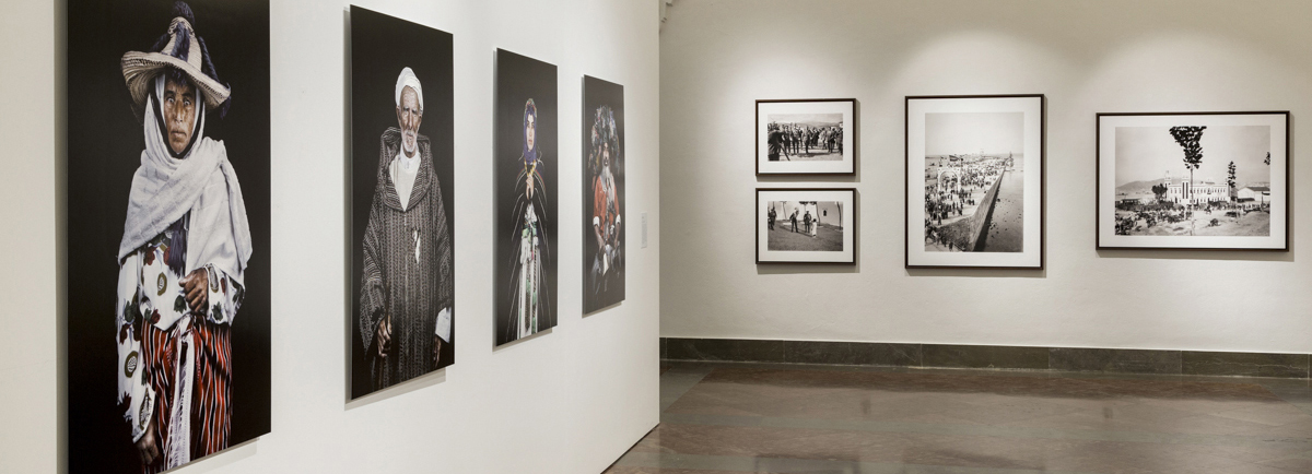 Vista general, sala del Apeadero (obras de Leila Alaoui  y Bartolomé Ros)